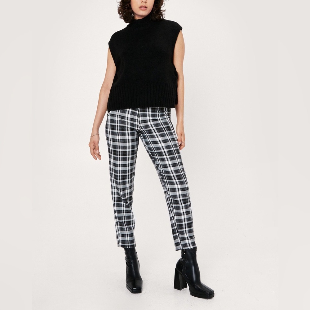 Nasty gal Black and white checkered tapered trouser pant size 6